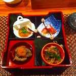 Shiosai Monogatari Gekkabijin - 有機青菜のおひたし・炒りなまこ・イベリコ豚の生ハムチーズ・自家製の烏賊の塩辛