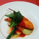 シェ ジロー - 魚料理 　サーモンのポワレ