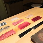 鮨 さいとう - 綺麗に切り揃えられた鮨種