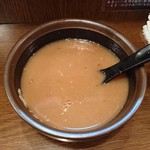大山家 - 付け合わせの濃厚豚骨スープ