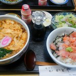 かどや - 温かいお蕎麦かうどんのセットC(海鮮丼)を選んでみました。