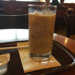 カフェ・ベローチェ - アイスカフェオレ、コーヒーと牛乳の割り具合がちょうどいいんだな^_^