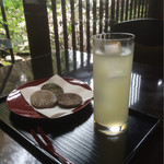 和田乃屋 - すだちジュースと滝の焼餅3個 740円