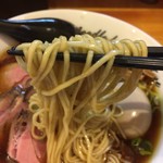 麺庵ちとせ - 細麺はしなやかさでコシがあります。 パスタのアルデンテのような茹で具合と食感です。 この歯切れの良い「パツッ」とした食感が私はたまらなく好きです。