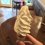 ジェラテリア アクオリーナ - バナナミルクのジェラートソフト（600円）