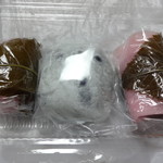 菊屋 - 左：道明寺、中：豆大福、右：桜餅