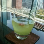 ラウンジバー プリヴェ - グリーンティーに桜の花が入ったドリンクが美味しかったです。見た目もキレイ( ☆∀☆)