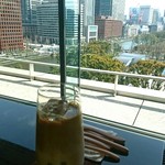 ラウンジバー プリヴェ - ロイヤルミルクティは、ちょっと甘めで美味しかったです。