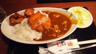 呑み喰い処 新や - カレー＆トッピングのチキンカツと唐揚げ