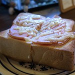 灯 - ハムマヨトースト