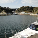 まるよし食堂 - 宮川湾から店舗を望む