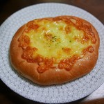壱製パン所 - チーズガレット（200円）