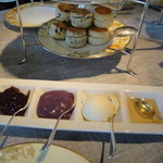 ザ・ロビーラウンジ - ジャム（イチゴ、ブルーベリー、クロテッドクリーム、蜂蜜）