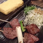 Tosa Binchoutan Yaki Onomi - 土佐和牛串と田所さん家のだしまきたまご