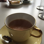 time&space 愛宕下 - ミルクティー(洋菓子付き)800円…牛乳と紅茶(ディンブラ)を煮詰めています