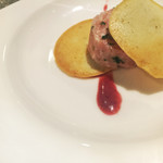 弥勒 - 黒胡椒ビスケット、ベーコンサンド。