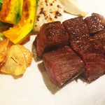 弥勒 - イチボ。至福。食べ終わればこれと同じ量の残りのお肉が追加されます。130g最高かよ。