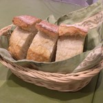 エミコの野菜食堂 - パン。３人分。