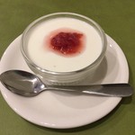 エミコの野菜食堂 - パンナコッタ。