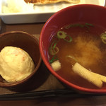 すき家 - 味噌汁とポテトサラダ