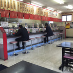 Yamagoya Ramen Kamimine Ten - 店内をパシャ
                      平日の１５時前です