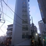 東麻布うらあり むらかみ - 裏筋にあります