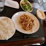 中国料理孝華 - 同僚が注文したAランチ　750円　メイン料理は豚肉とザーサイ炒め