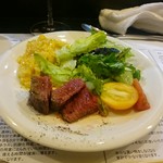 山猫軒 - 見蘭牛のステーキとブルーチーズのリゾットとサラダ
      
