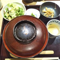 田町 鳥心 - 親子丼 ９００円(税込)(2017年4月5日撮影)