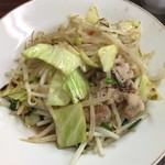 三晃 - 肉入り野菜炒め400円