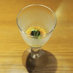 RESTAURANT hidamarino - ウスイエンドウのムース コンソメのジュレとキャビア添え