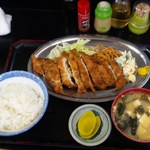 キッチンあべ - とんかつ（小ライス，味噌汁，漬物）