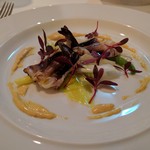 カーザ ヴィニタリア - 軽く炙ったトリ貝と山菜のインサラータ