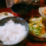 Kushiage Tamuro - 味噌汁　サラダ　お新香　ご飯