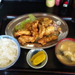 キッチンあべ - 唐揚げ（小ライス，みそ汁，漬物）