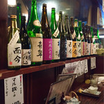 Inageya - カウンターの日本酒