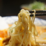 三代目ねかし - 赤辛味玉ラーメン麺アップ