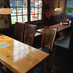 ザイカ1番レストラン - 店内は全てテーブル席