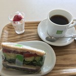 こだわりアボカドとスパイシーチキンのモーニングセット