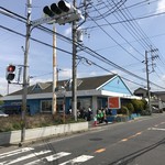 コウジ サンドイッチ - 外観と行列