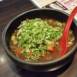 肉と魚とめん料理が充実している店 なにがし - こってりと甘みのある「牛すじのどて煮 (490円)」