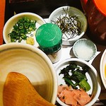 和食鍋処 すし半 - 薬味は、ちゃんと揃ってます。