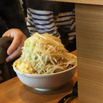 ラーメン二郎 - 隣のおじさん  ヤサイマシ
      
      
      すげーーー
      
      
      