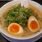 来来亭 - 麺硬、味濃、脂多、ネギ多！