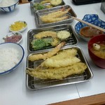 天ぷらまつもと  - 海鮮天定食(手前)海老天定食(奥)