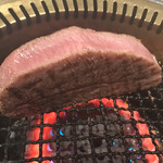肉匠 迎賓館 - 極上厚切りミスジステーキ立ちます