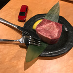肉匠 迎賓館 - 極上厚切りタンステーキ