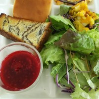 スカイクルーズマクハリ アパホテル＆リゾート東京ベイ幕張 - サラダやパン
