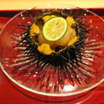 銀座 しのはら - お造り2：牡丹海老の紹興酒漬け いが雲丹の器で2