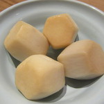 kanzekoshitsuizakayakunseikoubou - 里芋の燻製 300円